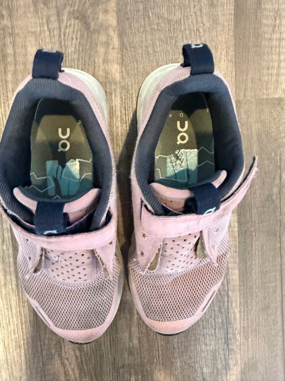On Cloud Kids Girls Pink Athletic Sneakers Velcro size 13 - Picture 4 of 10